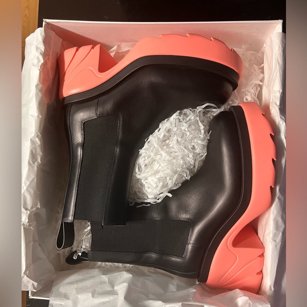 Authentic Bottega Veneta Chelsea Boot
